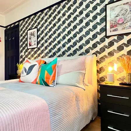 Rest Boutique Golders Apartment