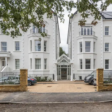 Roomspace Serviced Apartments- Lyons House
