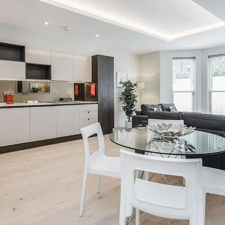 Roomspace Serviced Apartments- Lyons House