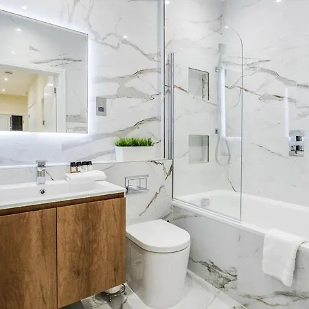 Apartment Roomspace Serviced Apartments- Lyons House