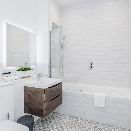 Apartment Roomspace Serviced Apartments- Lyons House