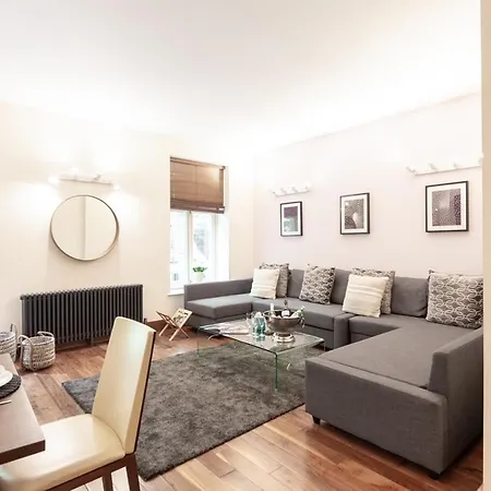 Modern And Comfortable Air-conditioned 2br Flat London