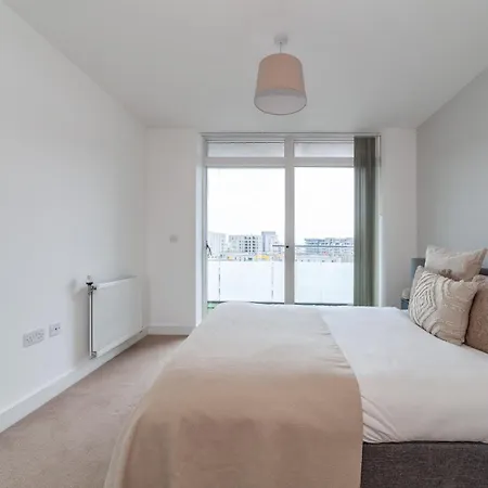 The Thames Collection Apartment