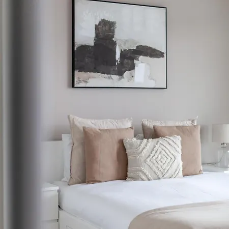 The Thames Collection Apartment