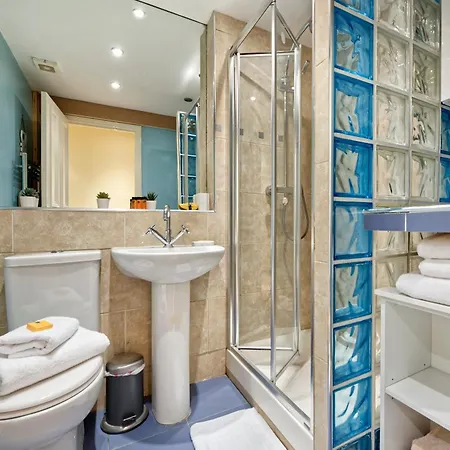 Spacious Pimlico By Underthedoormat London