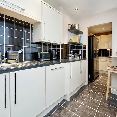 Spacious Pimlico By Underthedoormat London