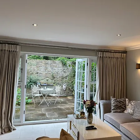 Fairytale Belgravia House - 2 Beds 2 Baths 4 People London