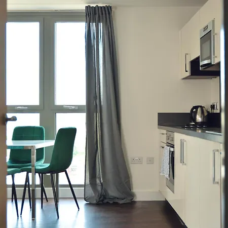 Venice Court Apartment *