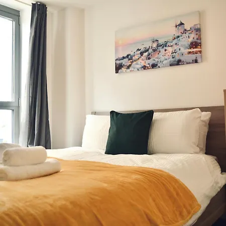 Venice Court Apartment *