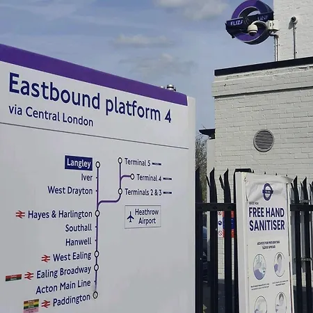 Homestay Old Slade - Train To London 30mins, Heathrow 15mins Away,free Parking - En-suit