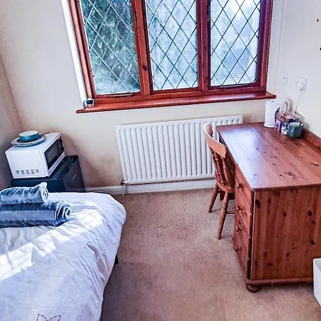 Old Slade - Train To London 30mins, Heathrow 15mins Away,free Parking - En-suit West Drayton (Middlesex)