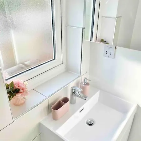 Bright Loft 30min To * London