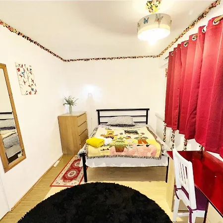 Homestay Excellent Double In Cheap Rate Around *