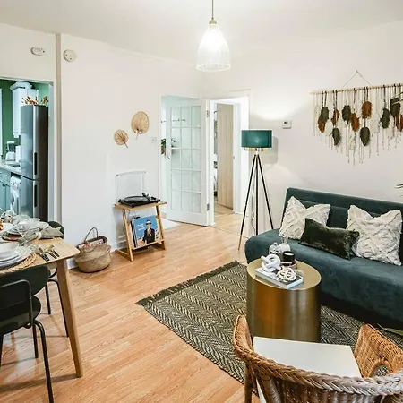 Apartment 1 Bedroom, 5 Minutes Walk To Angel Station, *