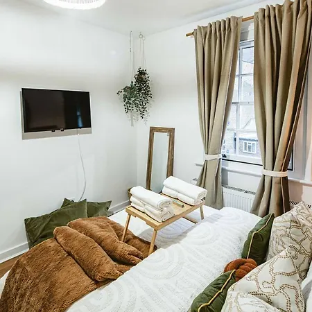 1 Bedroom, 5 Minutes Walk To Angel Station, Apartment *