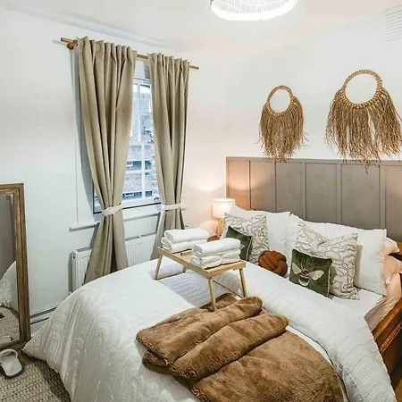 Apartment 1 Bedroom, 5 Minutes Walk To Angel Station, London