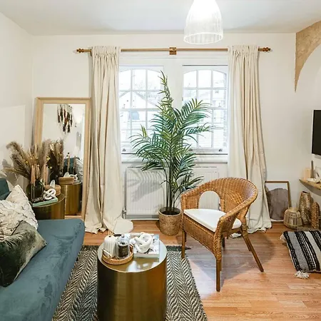 1 Bedroom, 5 Minutes Walk To Angel Station,