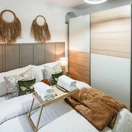 Apartment 1 Bedroom, 5 Minutes Walk To Angel Station, London