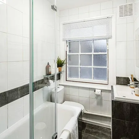 1 Bedroom, 5 Minutes Walk To Angel Station, London