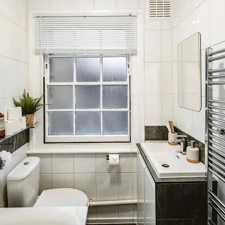 1 Bedroom, 5 Minutes Walk To Angel Station, *