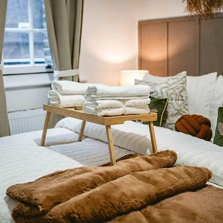 1 Bedroom, 5 Minutes Walk To Angel Station,