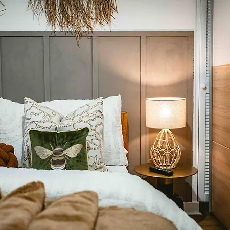 Apartment 1 Bedroom, 5 Minutes Walk To Angel Station,