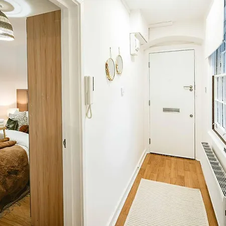 Apartment 1 Bedroom, 5 Minutes Walk To Angel Station, London