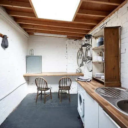 Warehouse Flat East Apartment *
