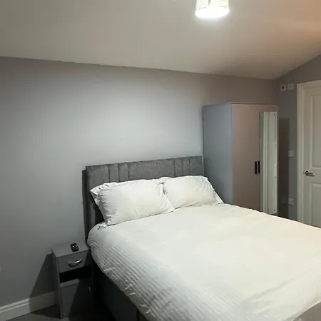 Ruxley Apartment *