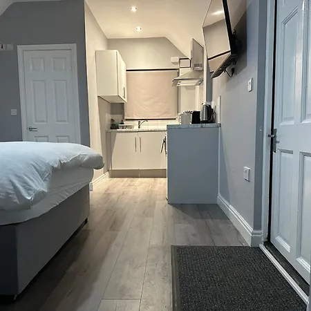 Ruxley Apartment *