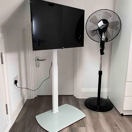 Lively Loft 30min To * London