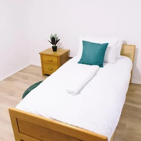 5 Bedroom *