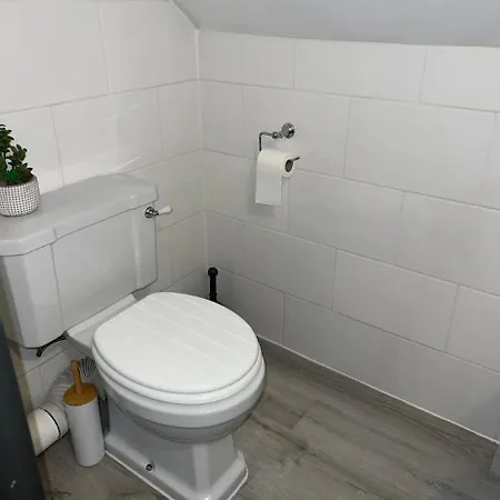Apartment I Bedroom Flat On A Gated Farm In Tadworth