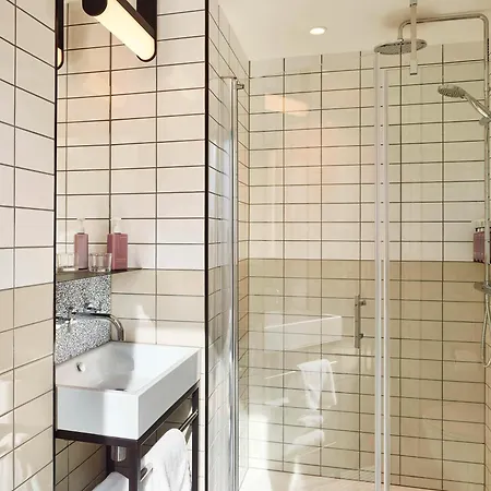 Hotel Tribe Canary Wharf London