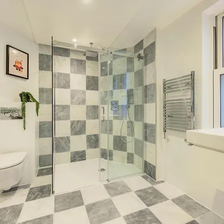Prime Location Marylebone 4 Bed Designer Flat London
