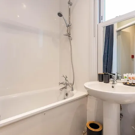 Explore Granary Square Two Bedroom By Belvilla * London