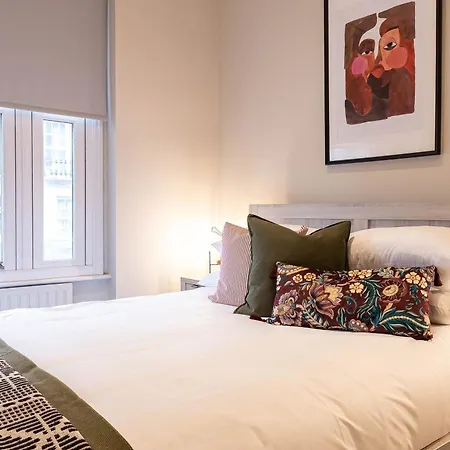 Explore Granary Square Two Bedroom By Belvilla Apartment
