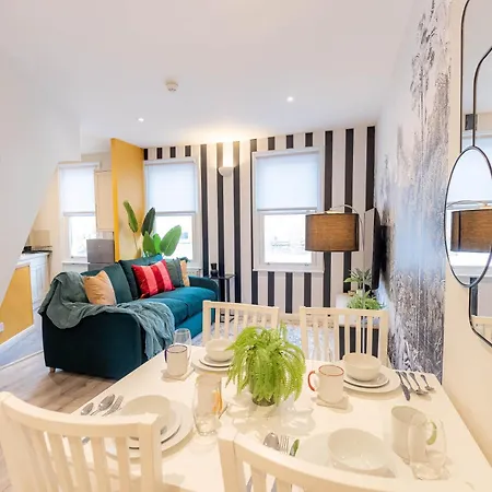 Explore Granary Square Two Bedroom By Belvilla *