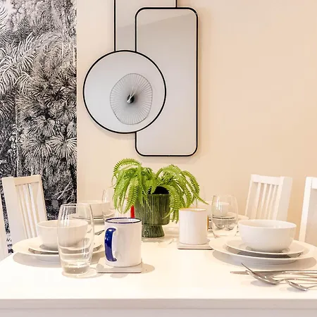 Explore Granary Square Two Bedroom By Belvilla London