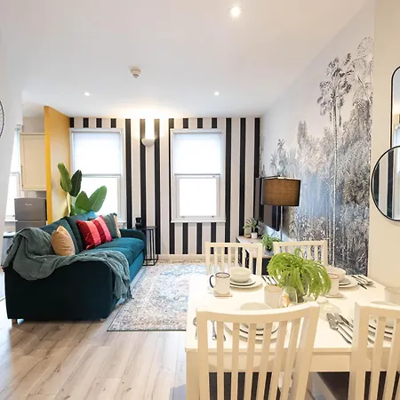 Explore Granary Square Two Bedroom By Belvilla Apartment *