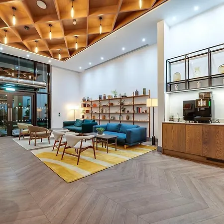 Magnificent At Ten Degrees In Apartment