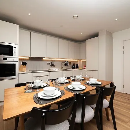 Magnificent At Ten Degrees In Apartment Croydon