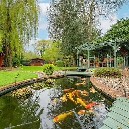 Homestay Old Slade - Train To London 30mins, Heathrow 15mins Away,free Parking - En-suit