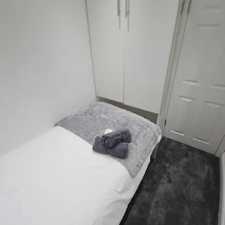 Holiday home Cozy & Elegant 4 Bedroom Near Wembley
