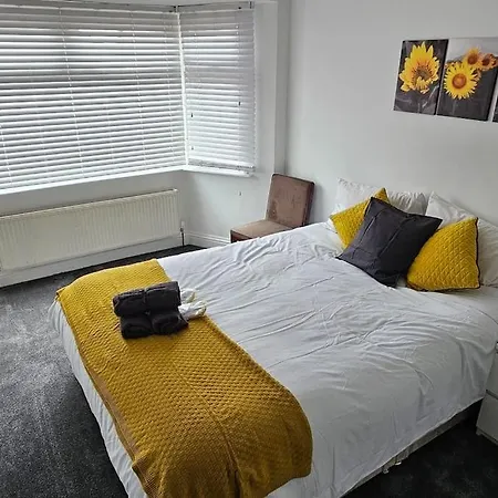 Cozy & Elegant 4 Bedroom Near Wembley The Hyde