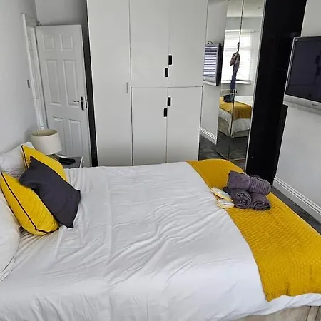 Holiday home Cozy & Elegant 4 Bedroom Near Wembley *