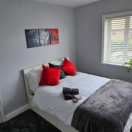 Cozy & Elegant 4 Bedroom Near Wembley Holiday home