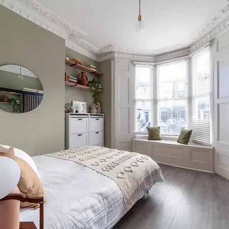 Apartment Arte - 2 Bed Luxurious Flat, Garden, 5min Dalston St., Parking Available, Serviced - Up To 5 Ppl