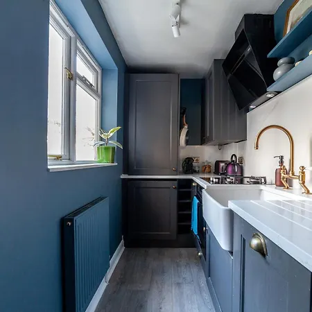 Arte - 2 Bed Luxurious Flat, Garden, 5min Dalston St., Parking Available, Serviced - Up To 5 Ppl *