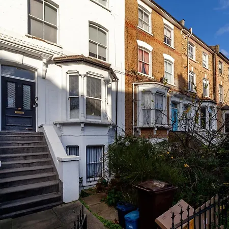 Arte - 2 Bed Luxurious Flat, Garden, 5min Dalston St., Parking Available, Serviced - Up To 5 Ppl
